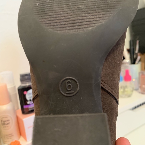 Olive green booties block heel ankle boots - Picture 2 of 3